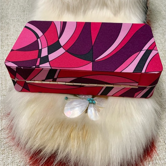 🎀Tarte Gold Makeup Case you can get it for free, with your purchase today#TARTE - Picture 1 of 13